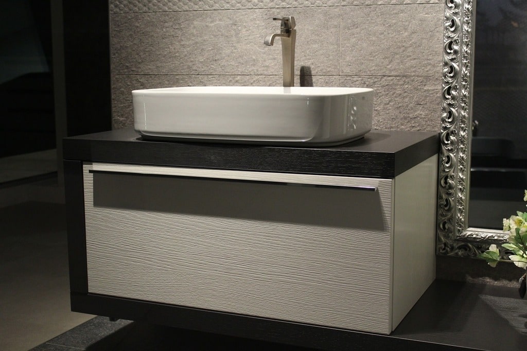Comment choisir un miroir salle de bain en bois ?