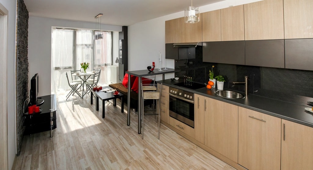 Pourquoi opter pour une hotte plafond dans votre cuisine ?