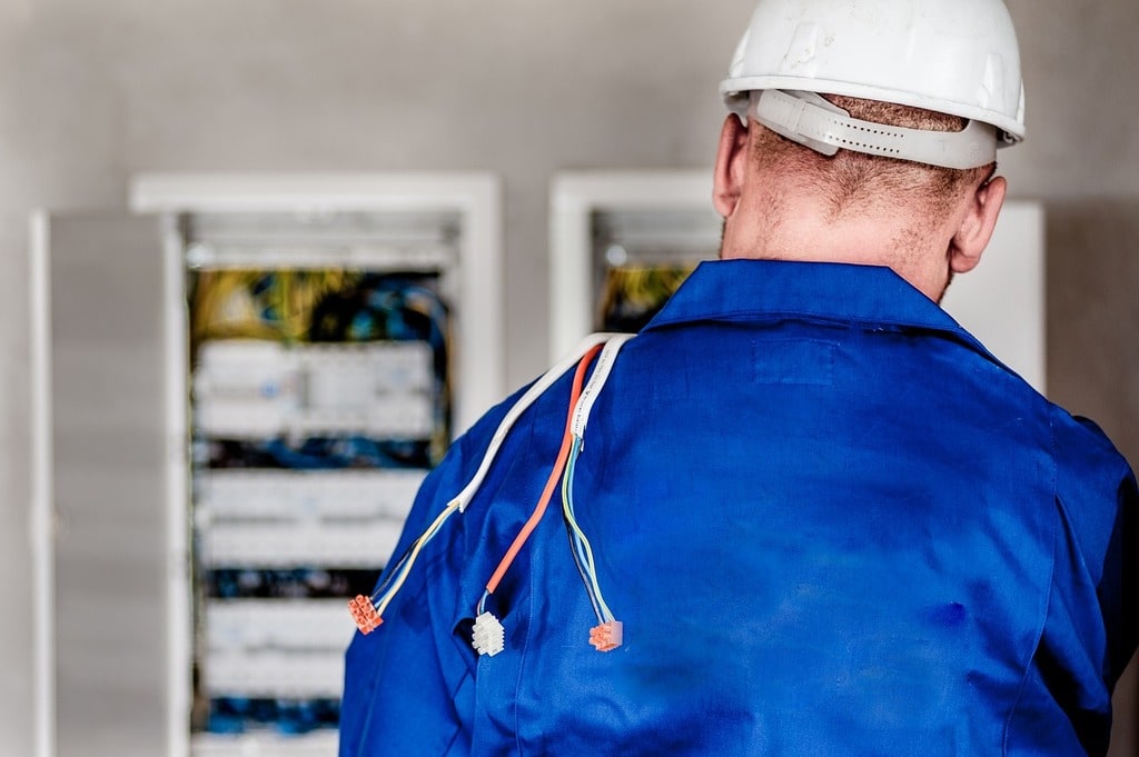Artisan électricien Paris&nbsp;: tarifs, services et astuces pour éviter les arnaques