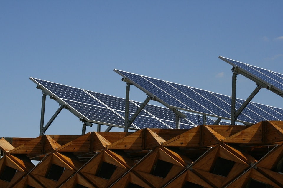 Installer des panneaux solaires pour produire sa propre énergie
